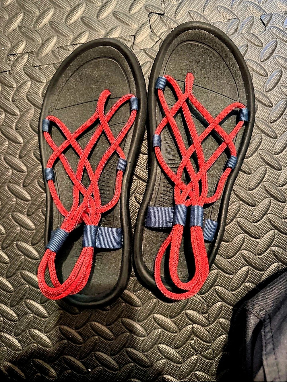 Teva Original Universal Men's Sandals US 10 Black & Red